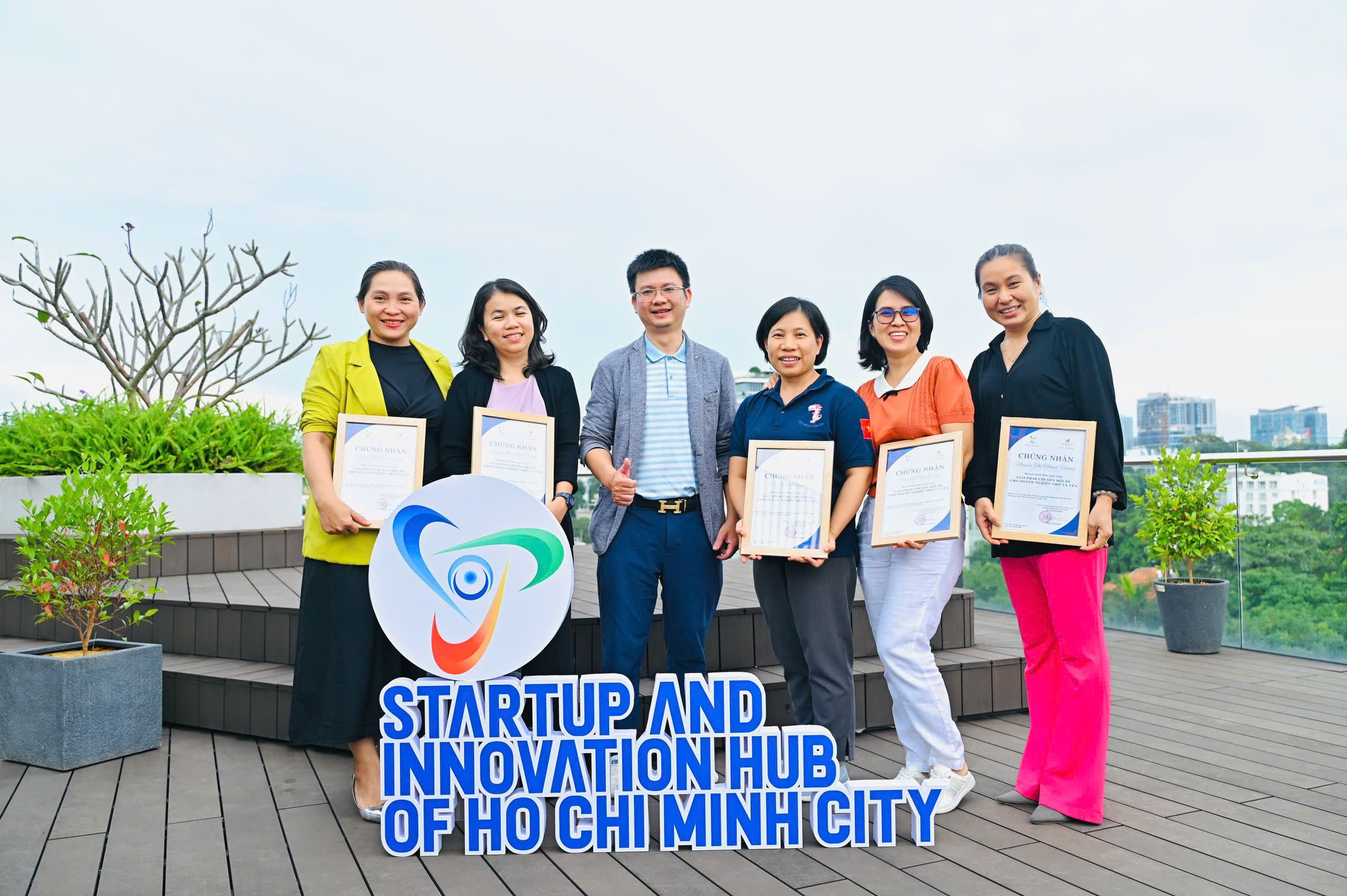 Lễ trao chứng nhận